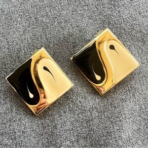 Vintage gold-tone and black stud earrings with a liquid drip design 1.25”